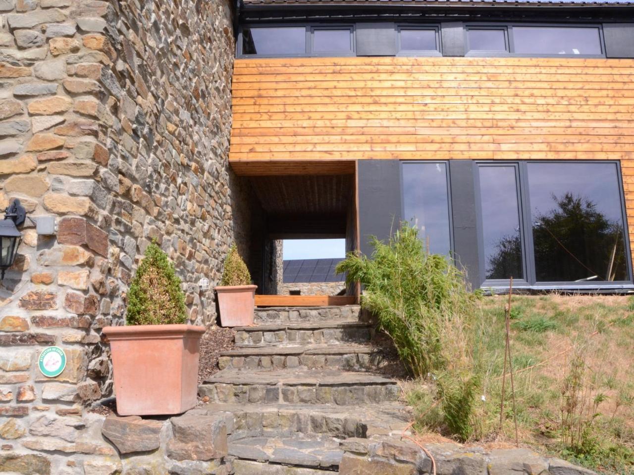 Gorgeous Holiday Home In Stoumont With Garden Экстерьер фото